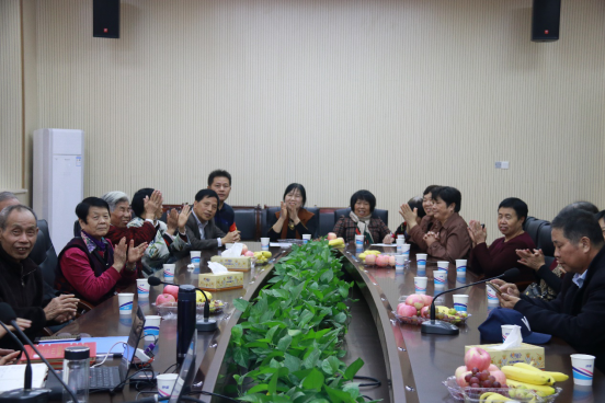 爱在重阳，情满金秋
