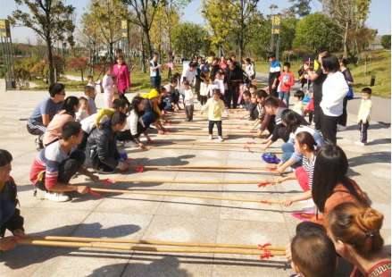 玩转民间游戏，点亮快乐童年