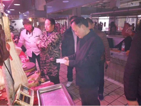 区商粮局局长夏志毅带队督查农贸市场非洲猪瘟防控工作