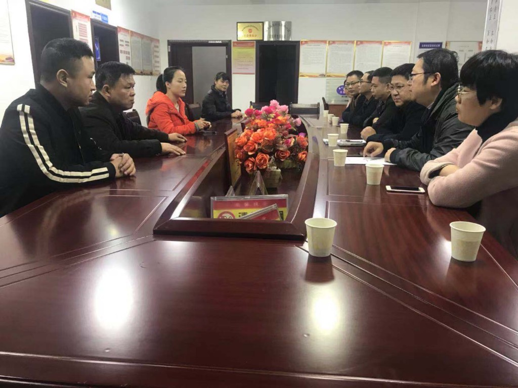 党员进社区 服务暖民心