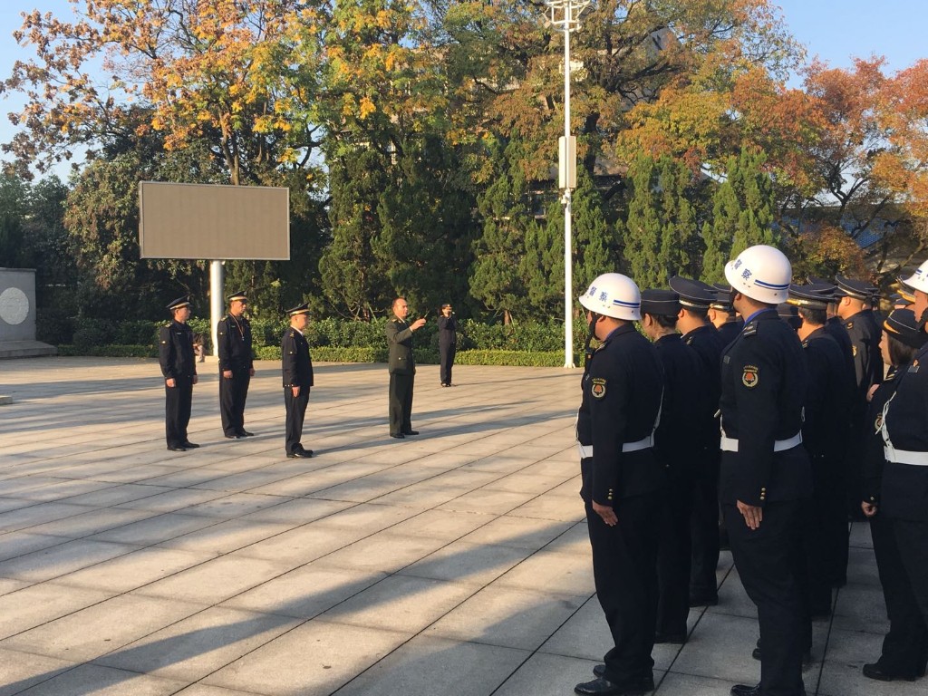 荷塘区城市管理行政执法大队举行军事点验