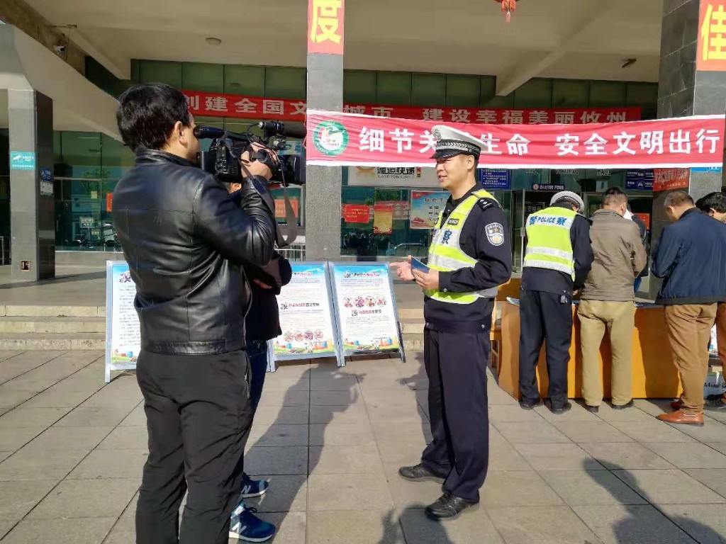 攸县交警多种形式预热122“全国交通安全日”