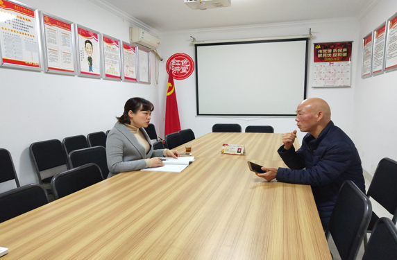 市党代表程瑞兰到何家坳社区视察社区新办公楼建设及驻室接待居民