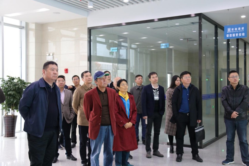 省政协经科委原副主任向邦柱、省发改委副主任卓群来芦淞区调研航空产业