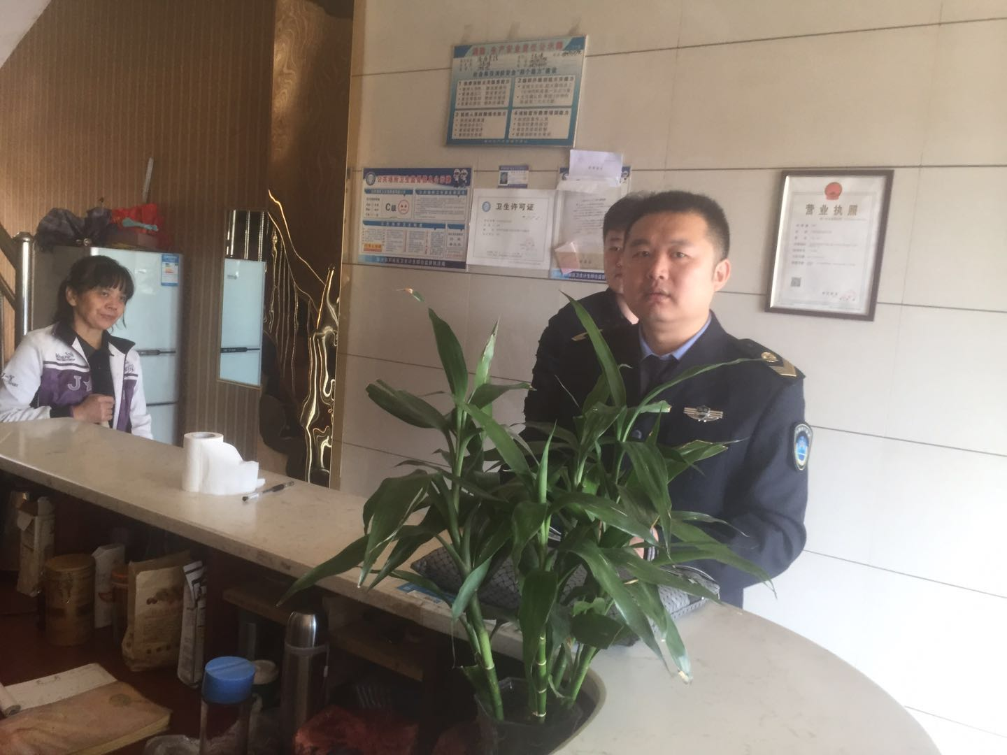 区卫计监督执法局开展公共场所日常监督检查工作