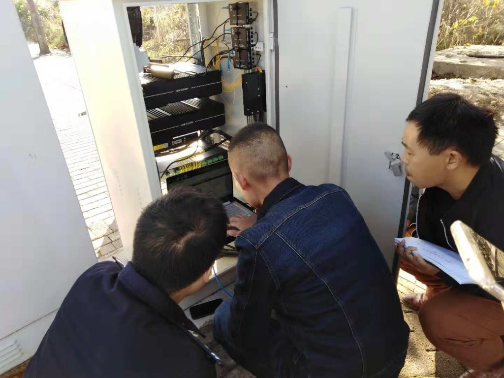 攸县大队：组织对城区电子警察及中心平台采购项目进行验收初审
