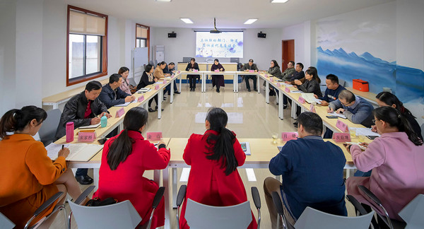 赖晓智主持召开三社联动座谈会