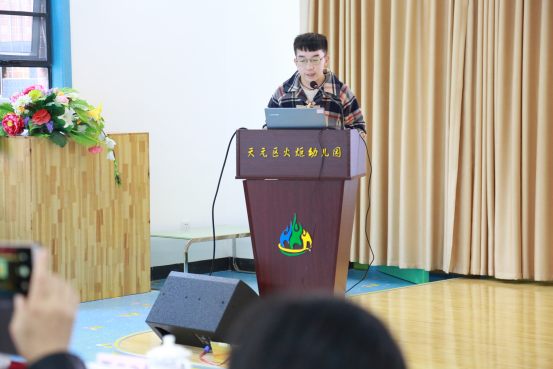 株洲市特级教师工作站(学前教育)第四次研讨会在火炬幼儿园召开