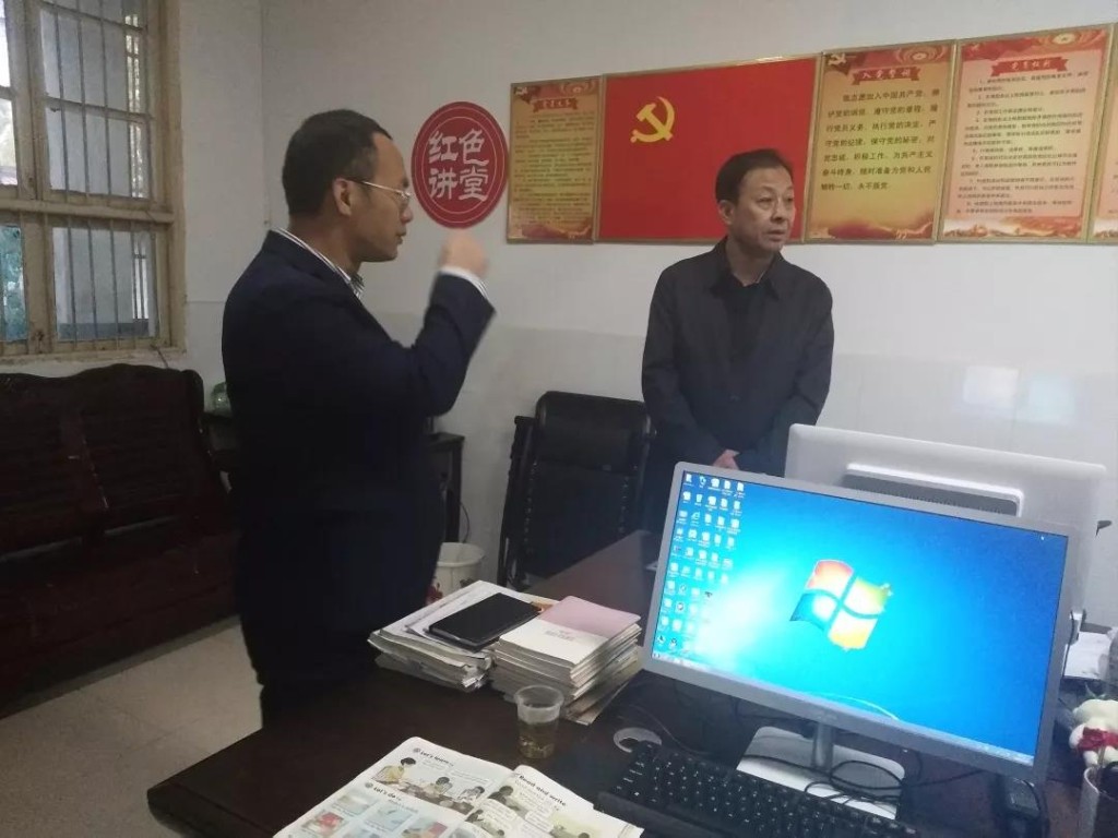 区委常委、常务副区长稂水云到双牌小学督查指导党建工作