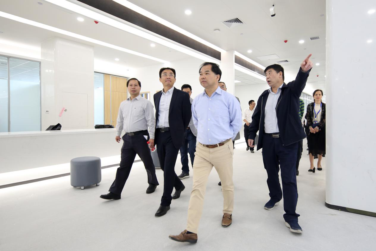 市人大常委会党组书记、常务副主任刘光跃到市民中心开展验收工作