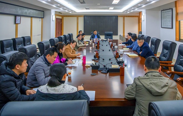 赖晓智主持召开三社联动工作座谈会
