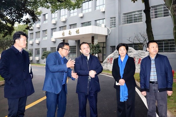 邬凌云到株洲南雅实验中学调研