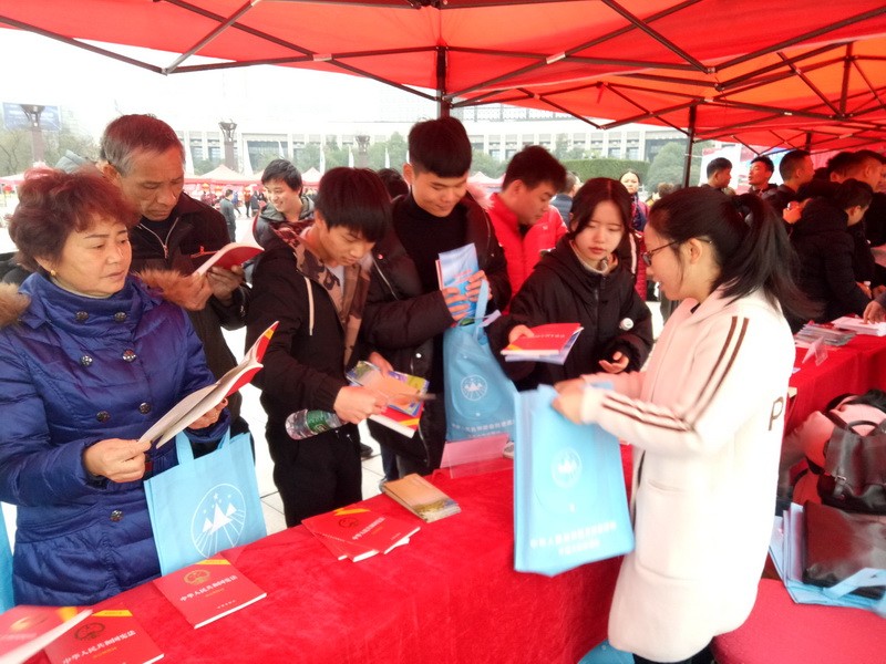 我局积极参与株洲市2018年度“12•4”国家宪法日暨“宪法宣传周”活动启动仪式