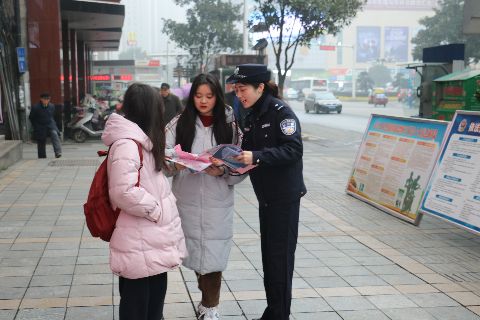 董家段分局开展《反恐怖主义法》宣传周活动