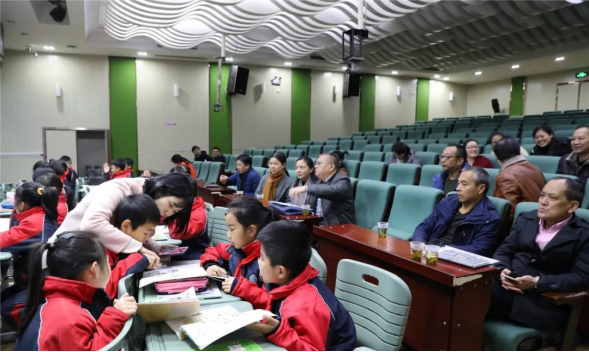 银海学校迎接湖南省教育信息化创新应用示范校中期评估实地考察