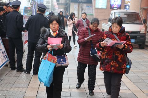 董家段分局开展《反恐怖主义法》宣传周活动
