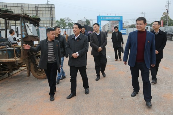 康月林调研全县产业发展和项目建设