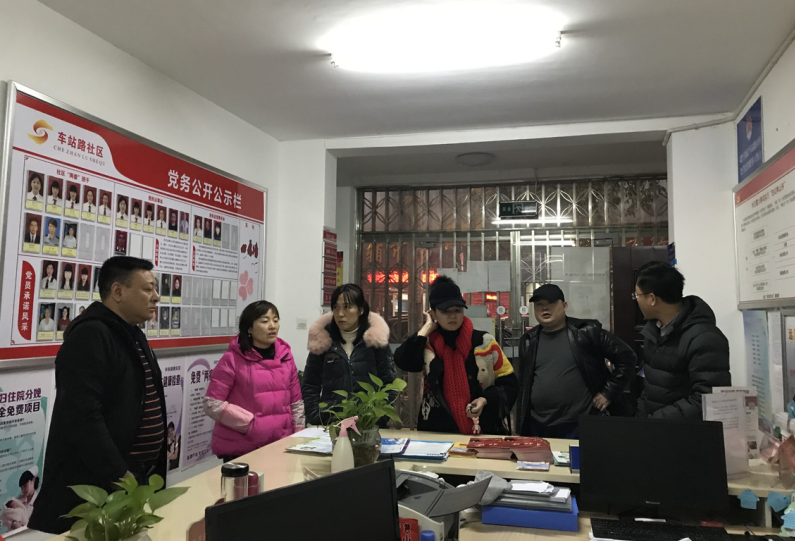 建宁街道党工委书记朱国荣到车站路社区便民服务大厅指导工作