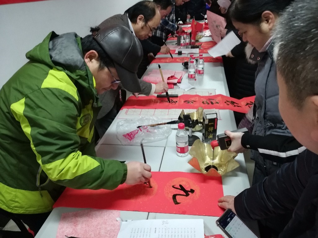 辞旧迎新 送春联迎新年文艺志愿活动来到庆云