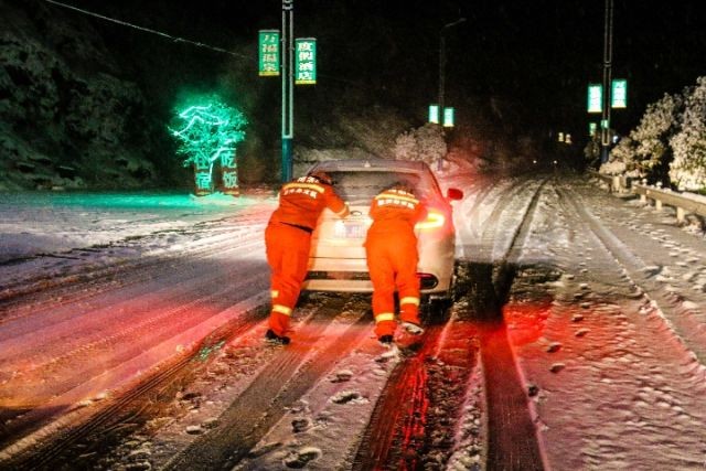 温暖橙：通宵达旦“人等雪”