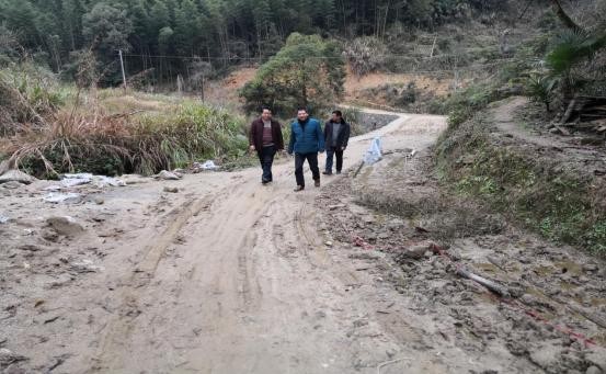 组织关怀暖人心 市国资委领导春节前集体走访慰问
