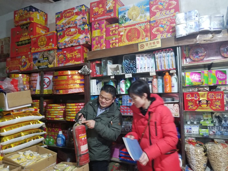 董家塅街道新泉社区开展节前消防安全排查活动