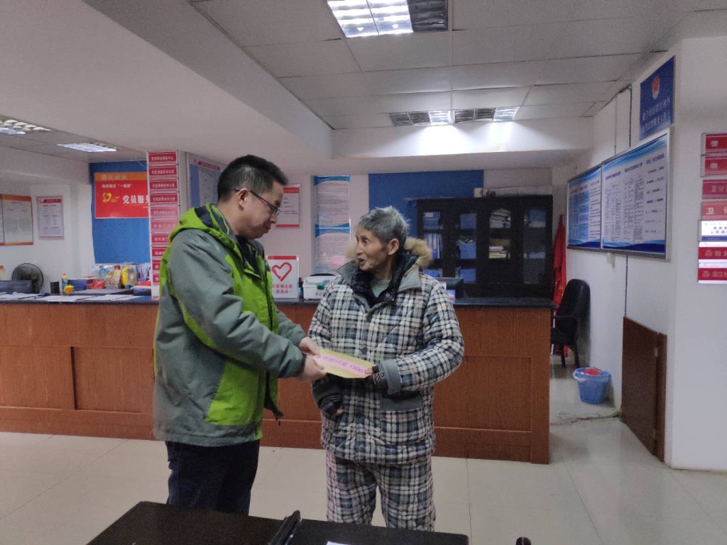 区驻室党代表走访慰问沿江社区困难党员群众