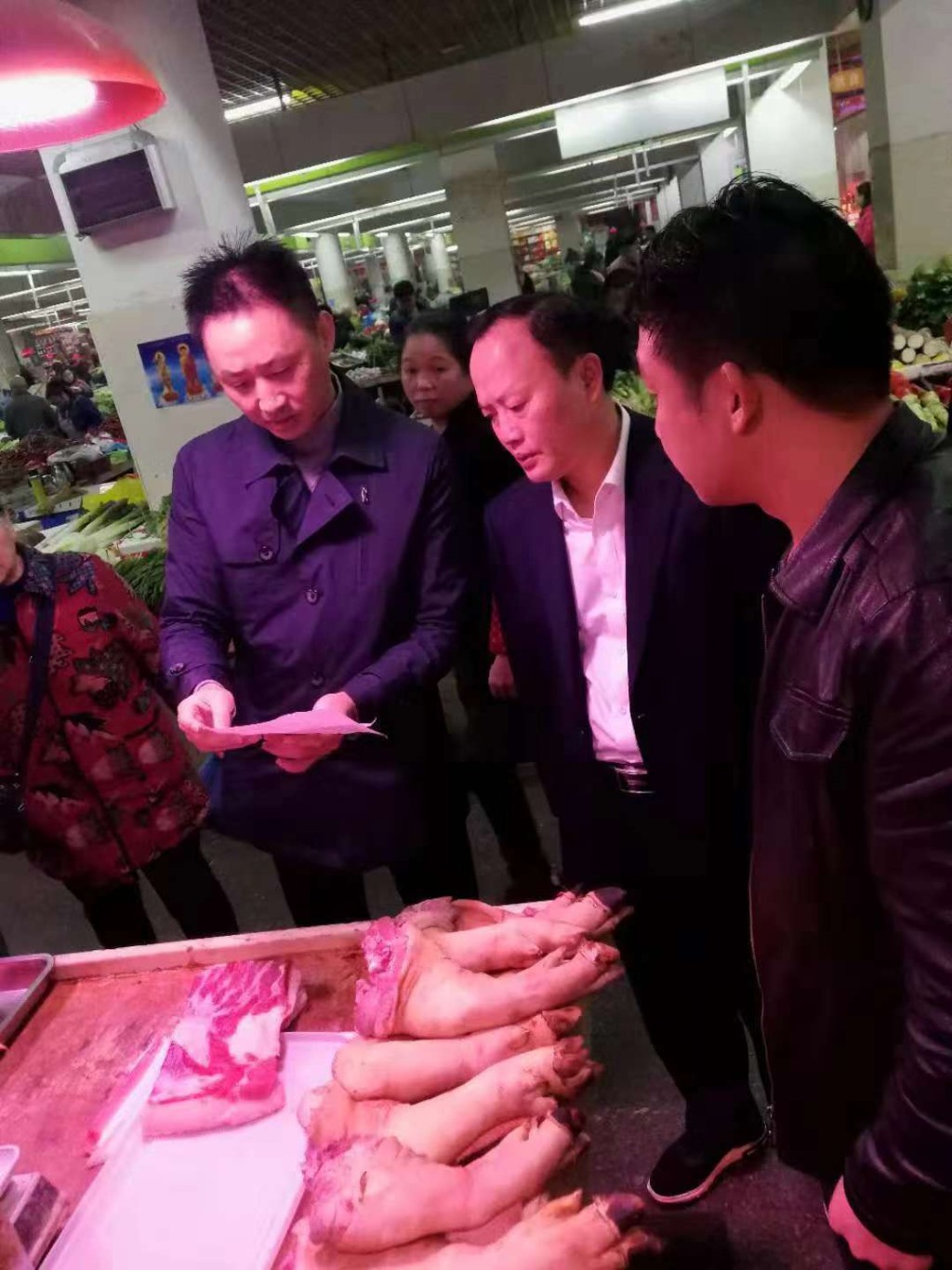 区商务和粮食局积极为市场供应保驾护航