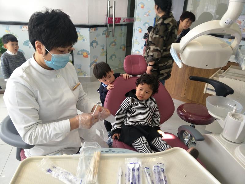 芦淞区深入开展"健康口腔助成长"幼儿龋齿防控与普查活动