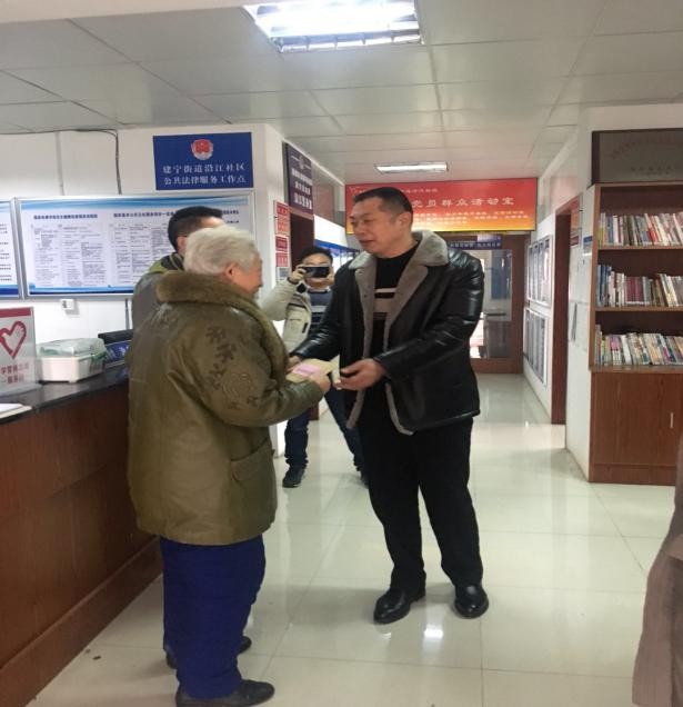 区驻室党代表走访慰问沿江社区困难党员群众