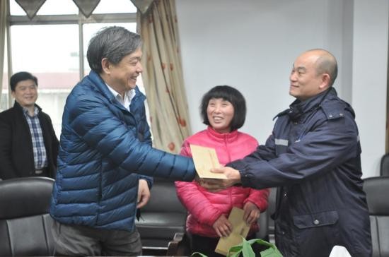 组织关怀暖人心 市国资委领导春节前集体走访慰问