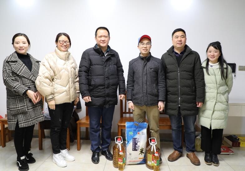 走访慰问困难党员 组织关怀温暖人心 ——天元区教育局党委2019年春节走访慰问生活困难党员