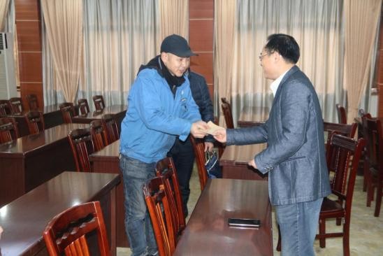 组织关怀暖人心 市国资委领导春节前集体走访慰问