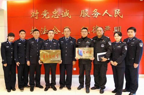 阴福安同志出席全省、全市青年文明号授牌仪式
