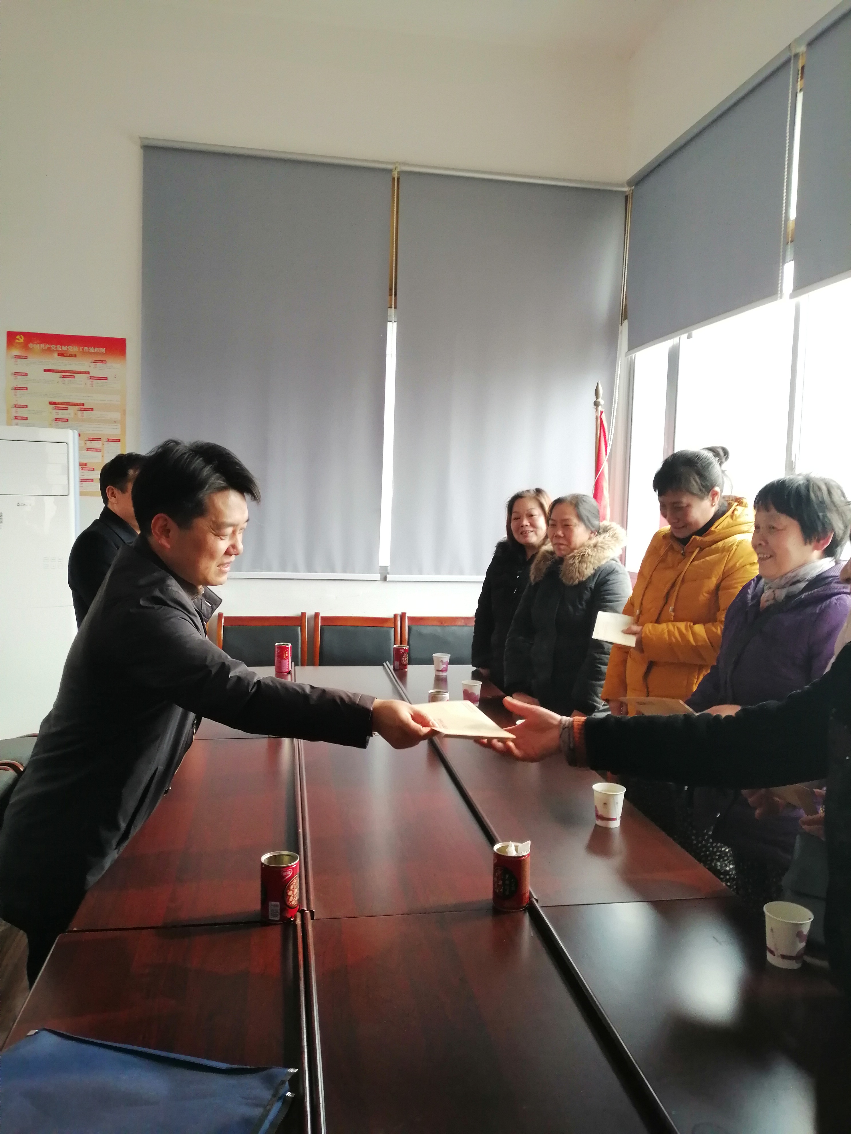 市政府金融办春节前夕走访慰问双联企业困难职工