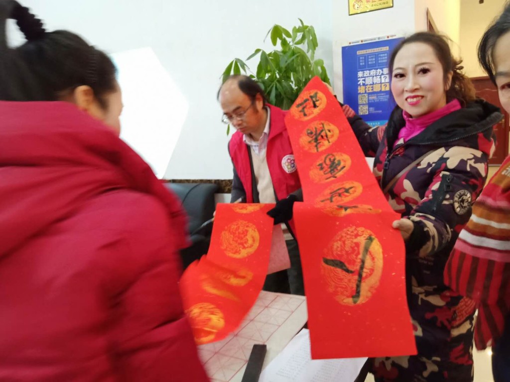 芦淞区“送春联·迎新年”文化志愿服务 活动走进白关社区