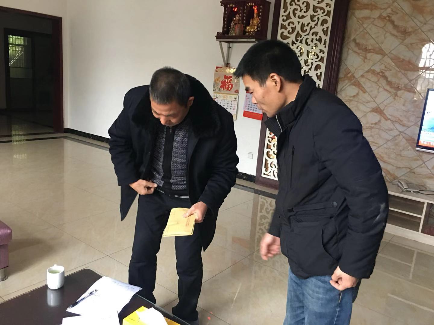 区农村工作局春节前夕走访慰问农业劳模