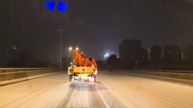 温暖橙：通宵达旦“人等雪”