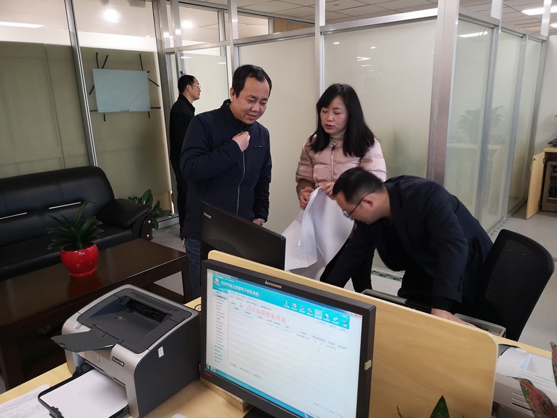 局党组深入市民中心开展窗口调研活动