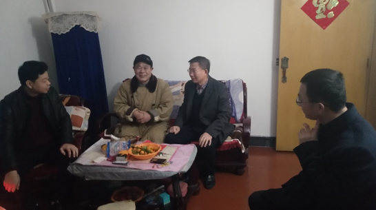 市党代表进社区走访慰问困难党员群众