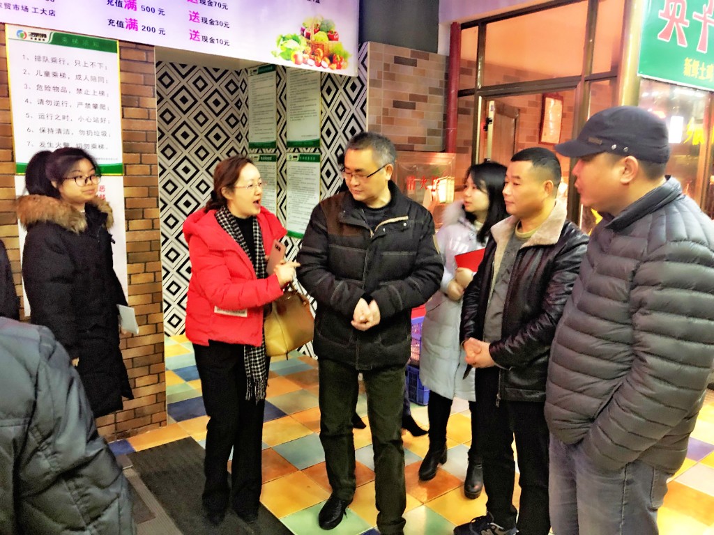 市商粮局、城管局赴我区调研加油站和农贸市场“厕所革命”