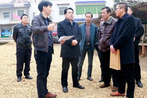 察民意 暖民心:康月林现场办公解决高车头马路市场拥堵难题