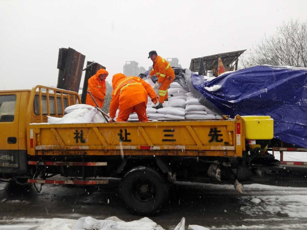 天元区积极应对雨雪冰冻天气