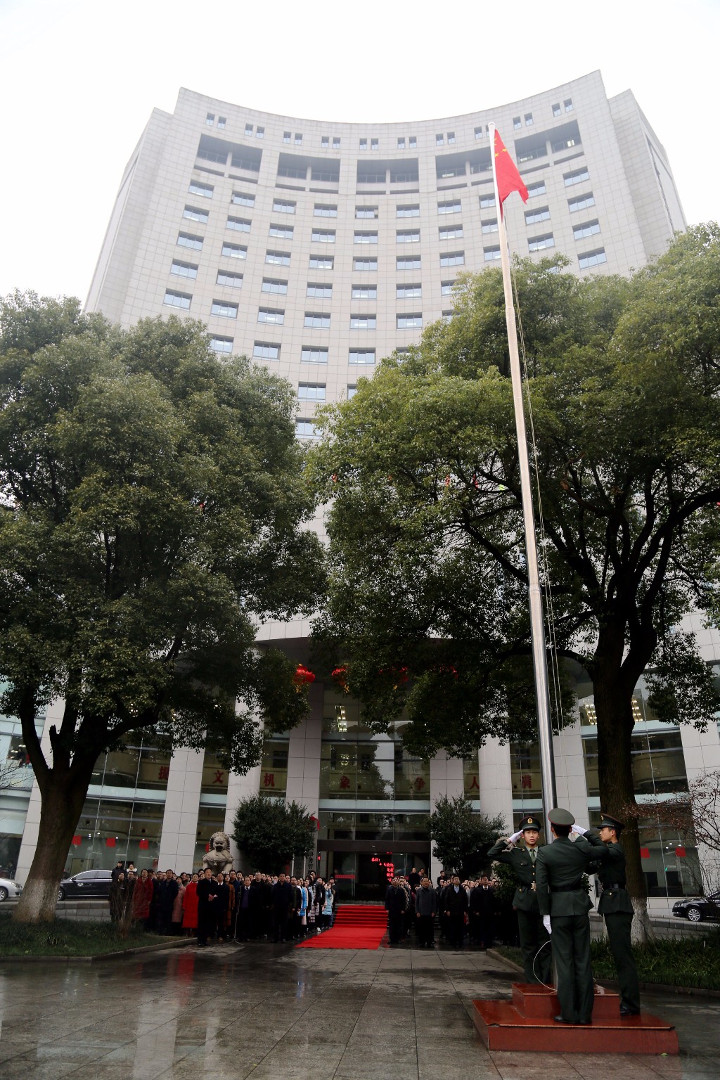 我局举行新春升国旗活动