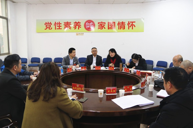 政协委员分组讨论,积极建言献策