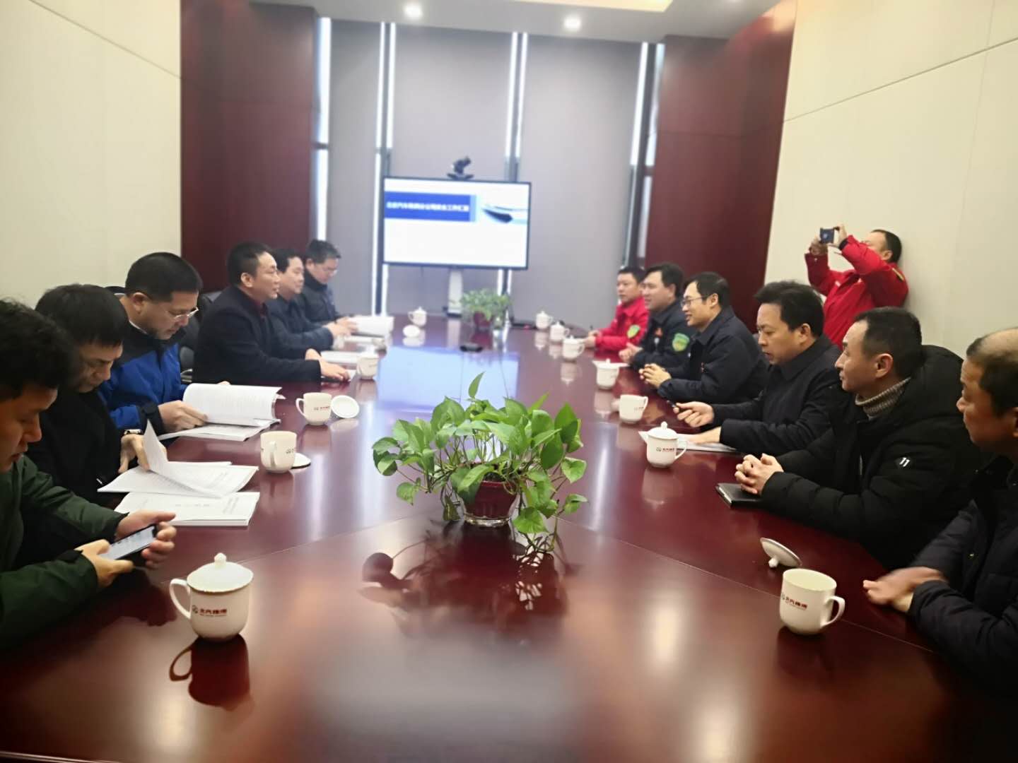 省应急厅龚伟兵福巡视员在市政府周南洋副秘书长、市局刘永局长陪同下来我区调研考察安全生产工作