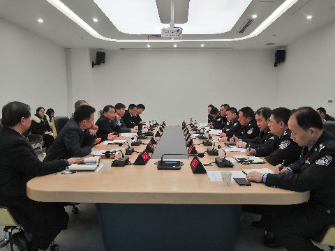 刘光跃同志一行来市民中心公安专区专题调研座谈