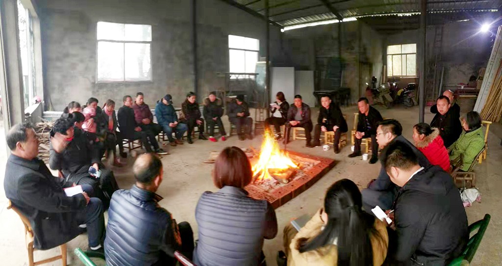 邬凌云到仙庾镇参加村民小组会