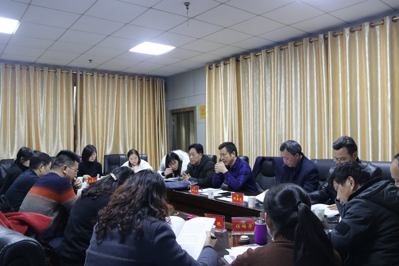 政协委员分组讨论,积极建言献策