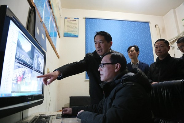 康月林督查春节期间安全生产工作